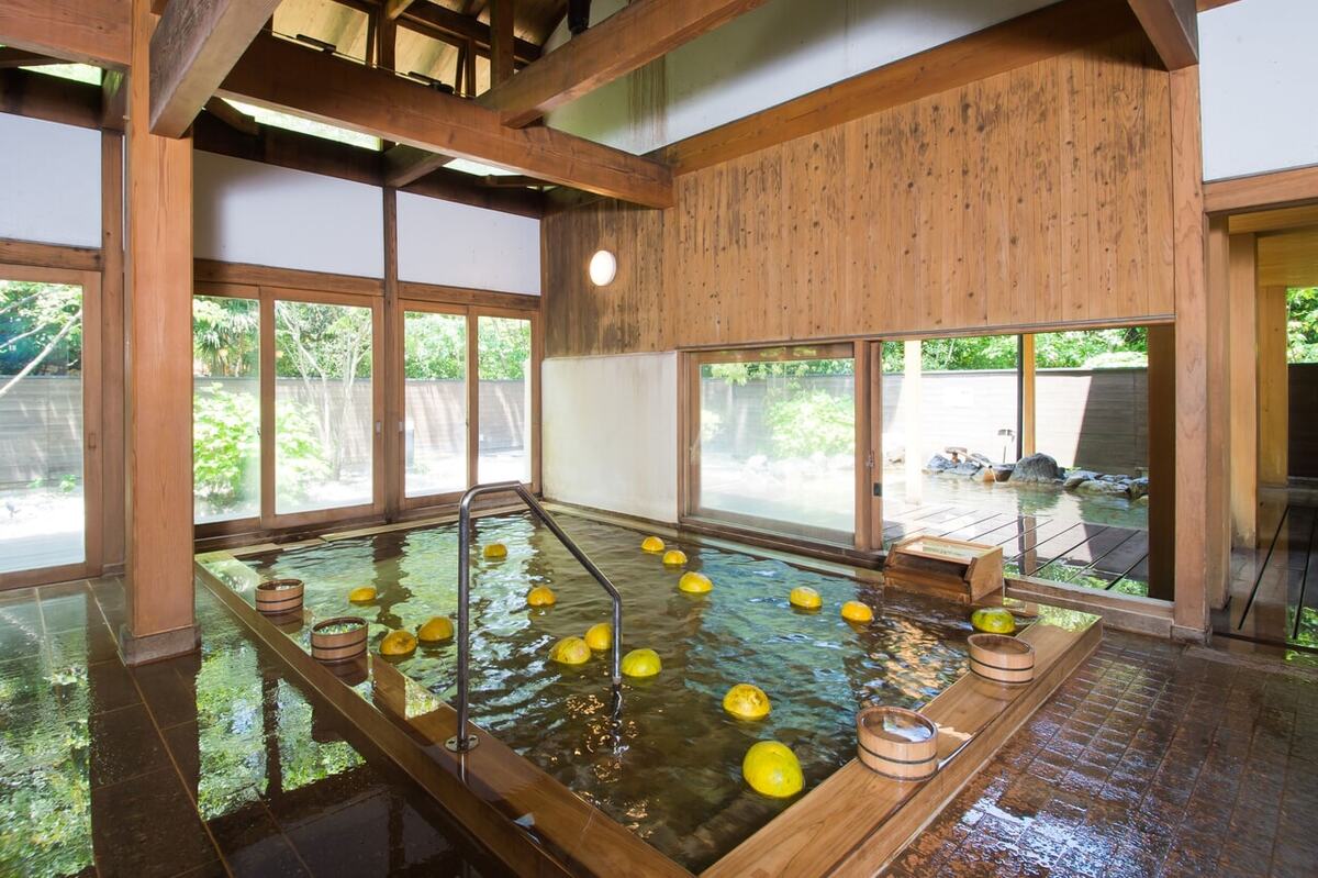 ※写真は鬼石の湯（共同温泉ではありません）です。